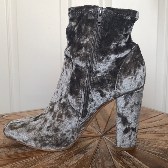 NWT Size 10 Shoe Dazzle Gray Velvet Heeled Booties - Picture 2 of 8